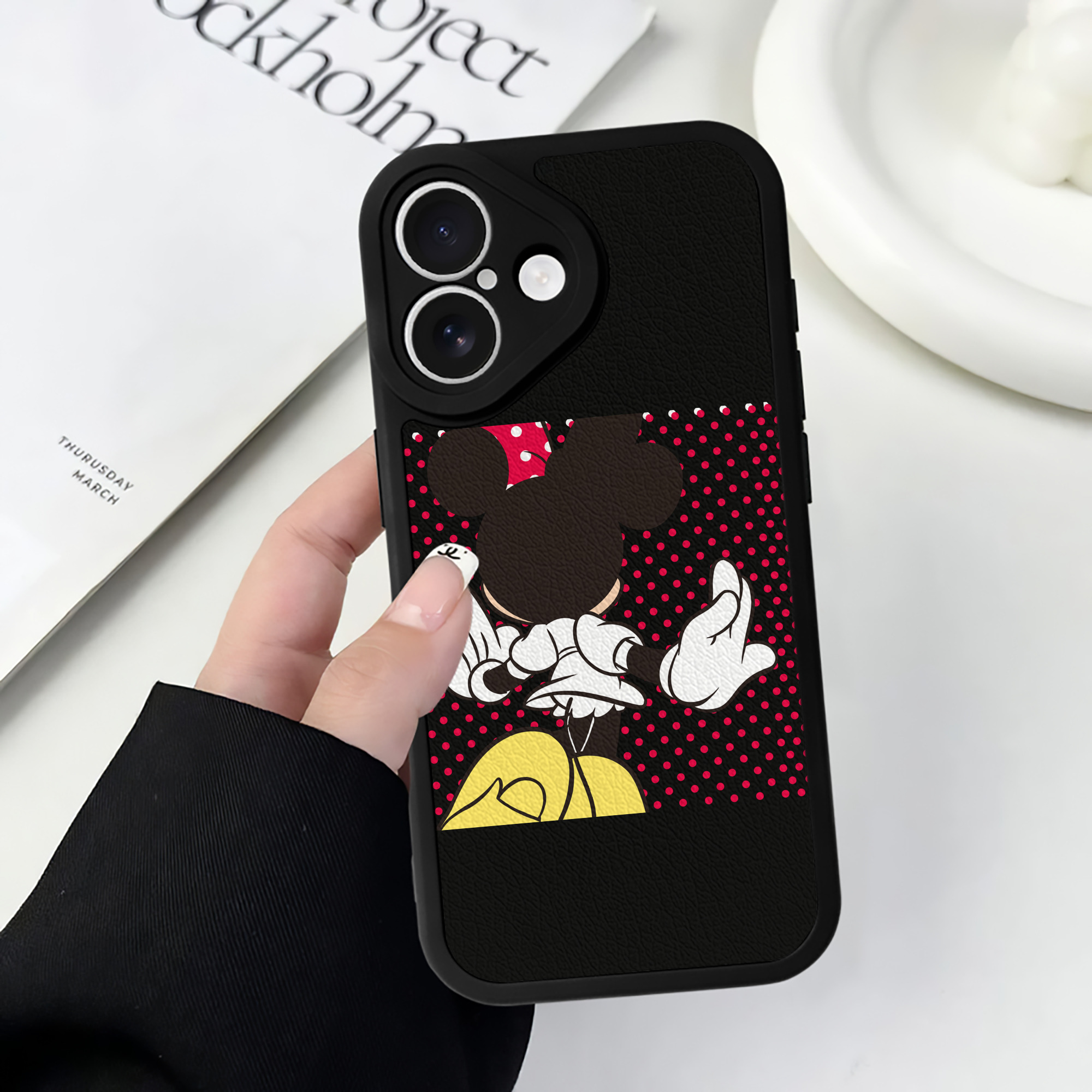 （画像用） ミッキーマウス Mickey Mouse 【iPhone 16シリーズ対応】シリコンスマホケース（レザー調） 材質：シリコン